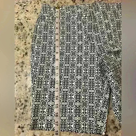 Chicos Shorts - Picture 7 of 7